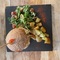 Burger de rillettes, pommes de terre sautées